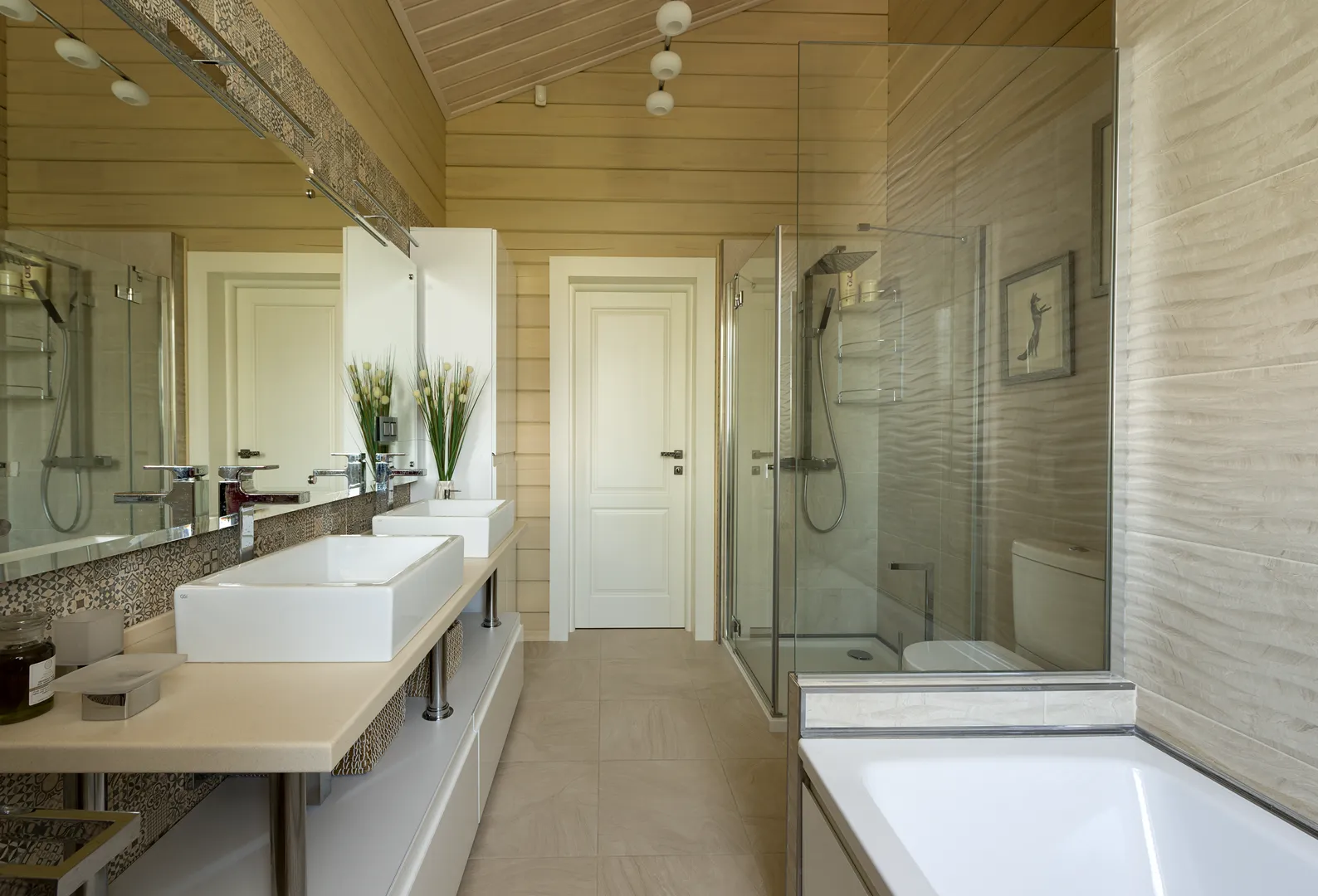 Бессучковый премиум-брус в интерьере дома 1