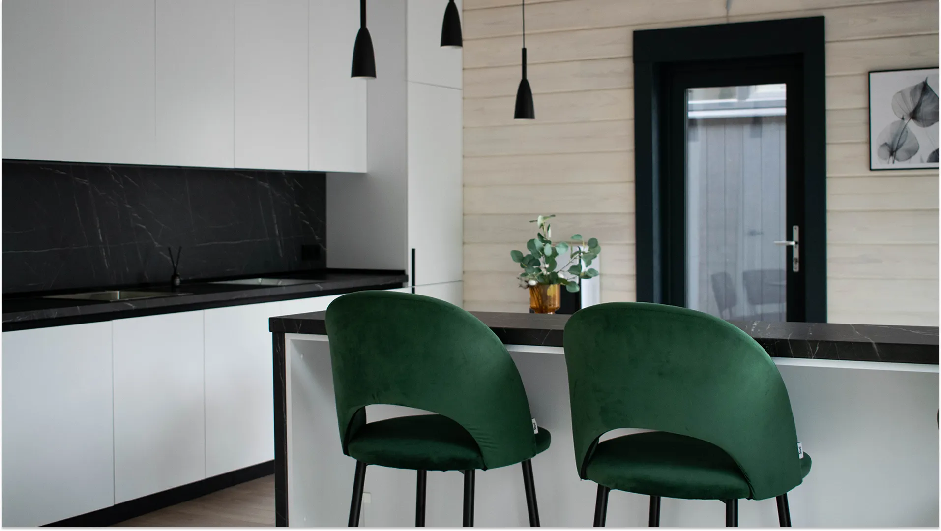 Интерьер в доме из бессучкового клееного бруса 1