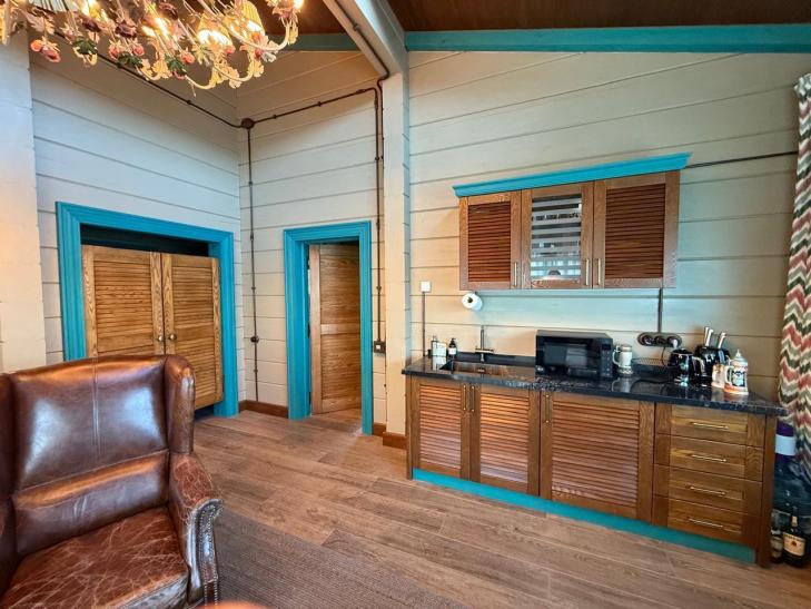 Баня из клееного бруса на берегу озера