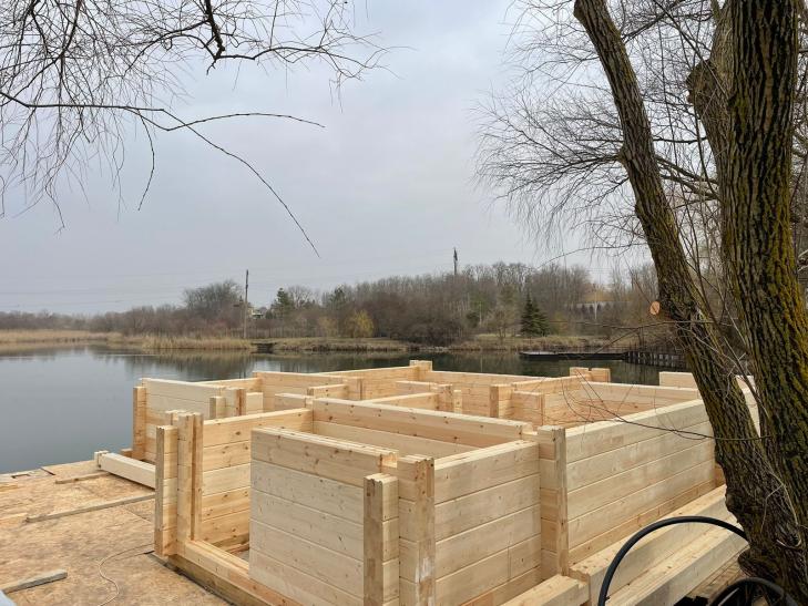 Баня из клееного бруса на берегу озера