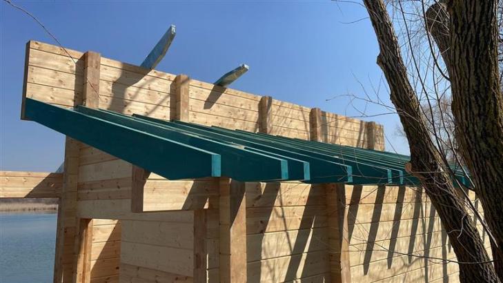 Баня из клееного бруса на берегу озера