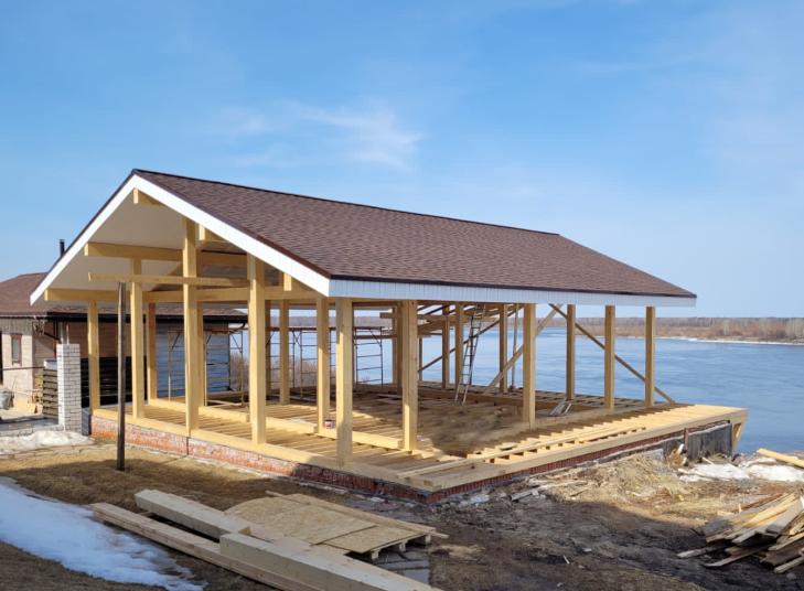 Беседка из клееного бруса на берегу Волги