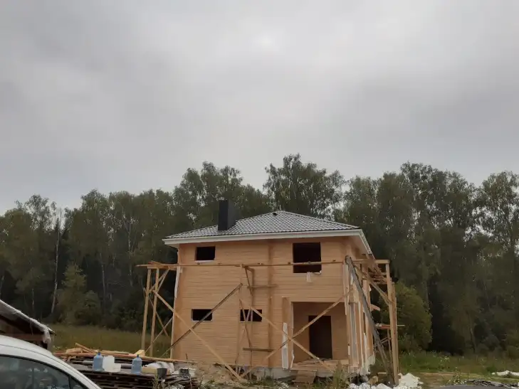 Дом из бруса с вальмовой крышей