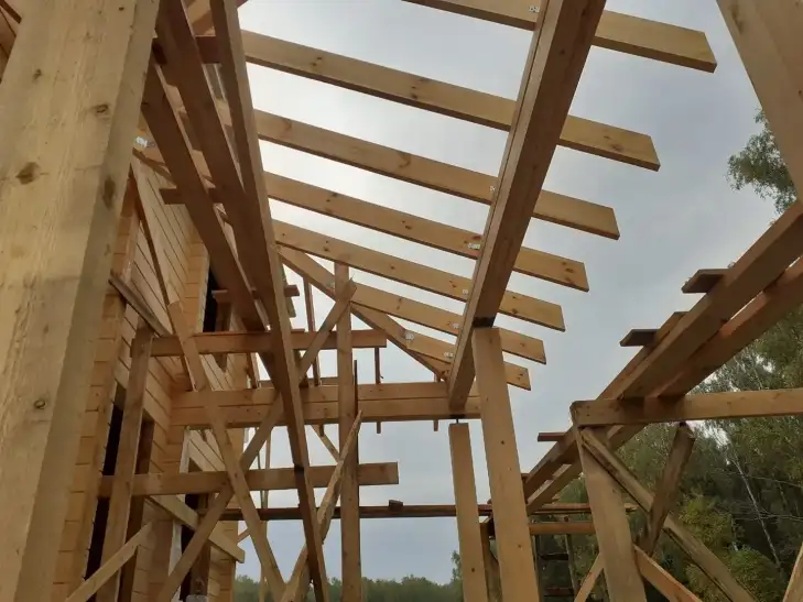 Дом из бруса с вальмовой крышей