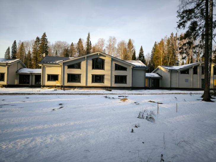 Гостиничный комплекс из бессучкового клееного бруса