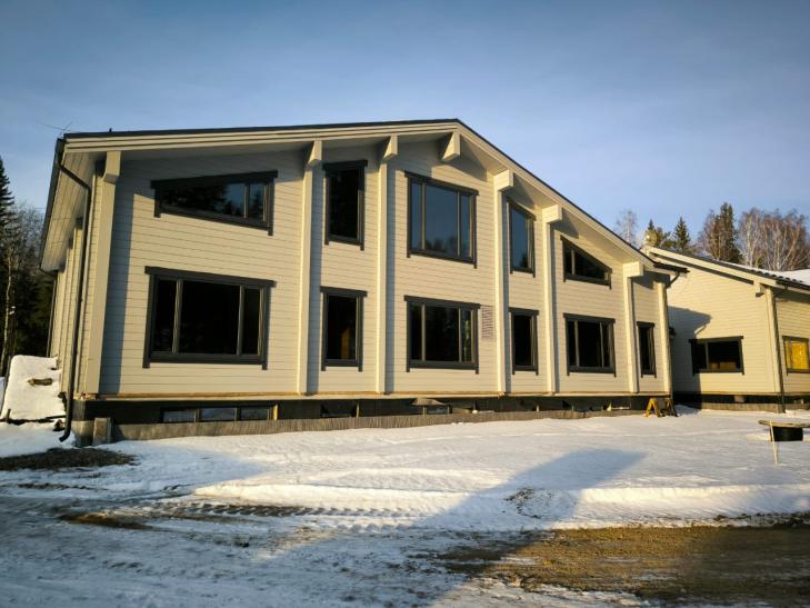 Гостиничный комплекс из бессучкового клееного бруса