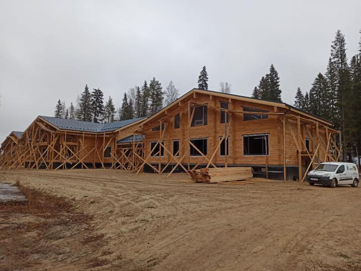 Гостиничный комплекс из бессучкового клееного бруса