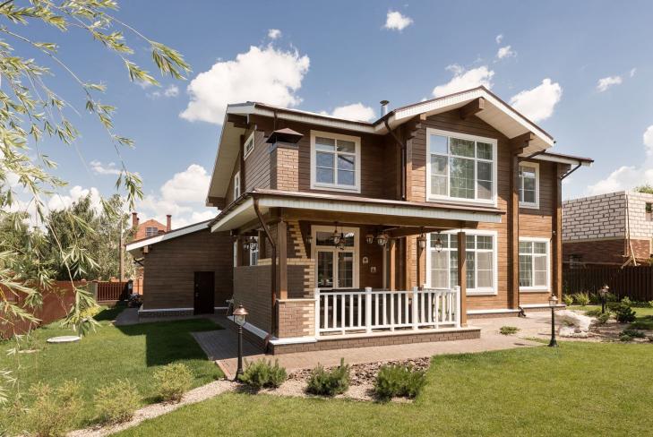 Коттедж из бессучкового клееного бруса