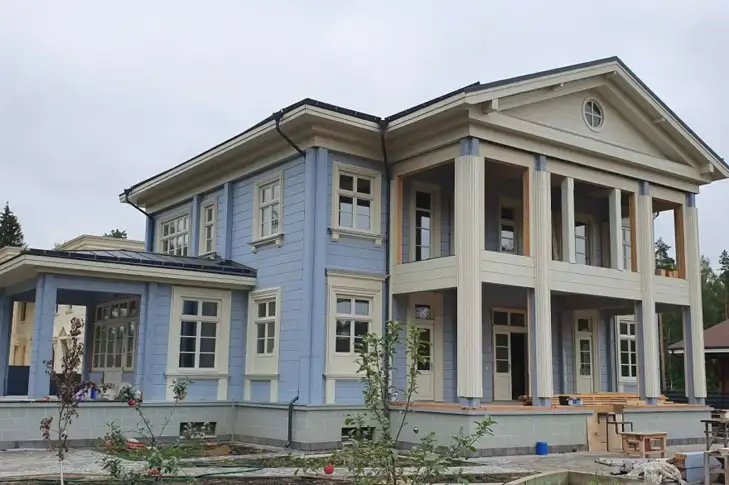 Загородный дом в стиле русской усадьбы